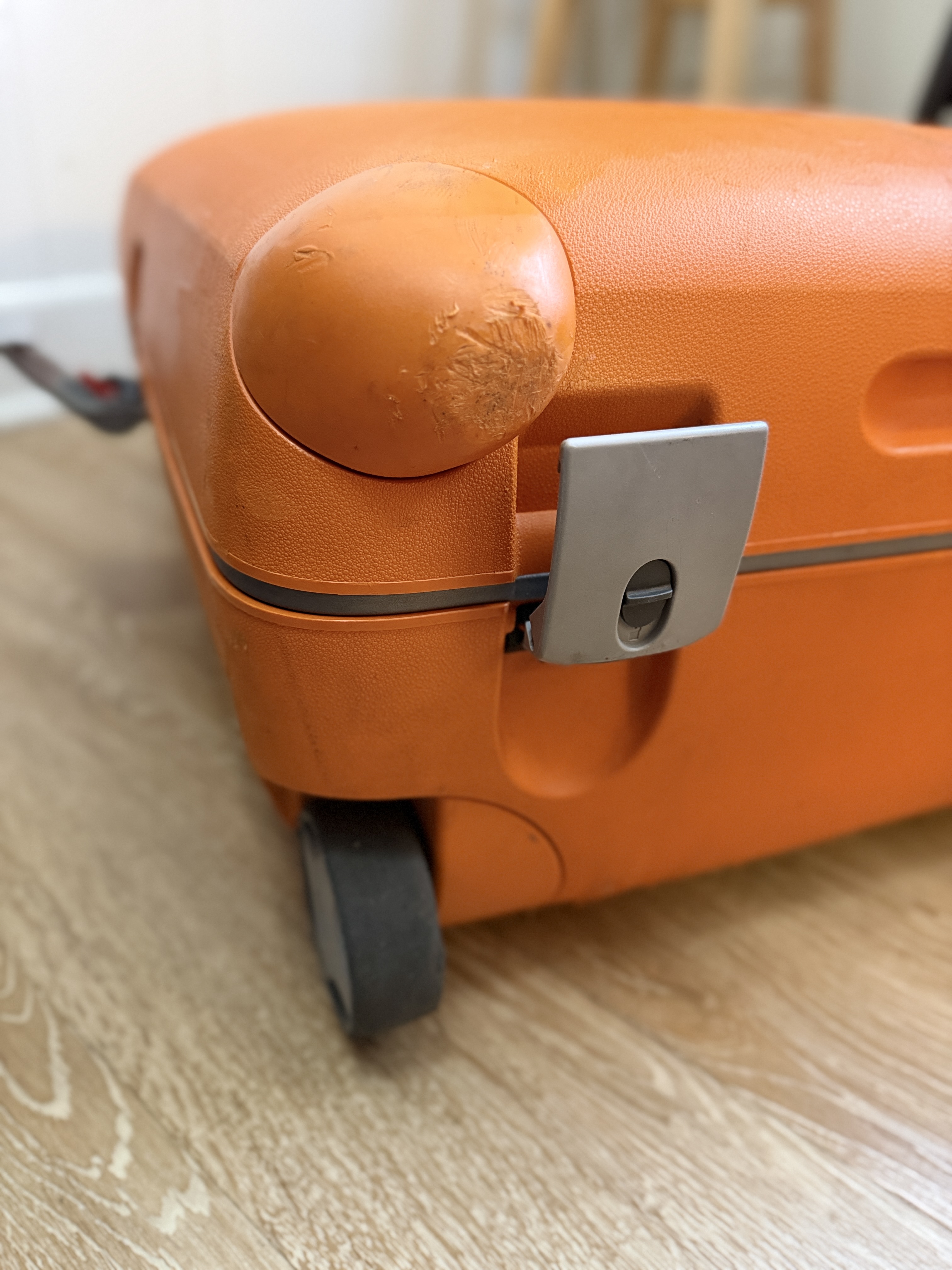 Samsonite Orange Hard Shell 26.5"x18"x8.5" Luggage – Durable Travel Luggage w/ 2 Wheels