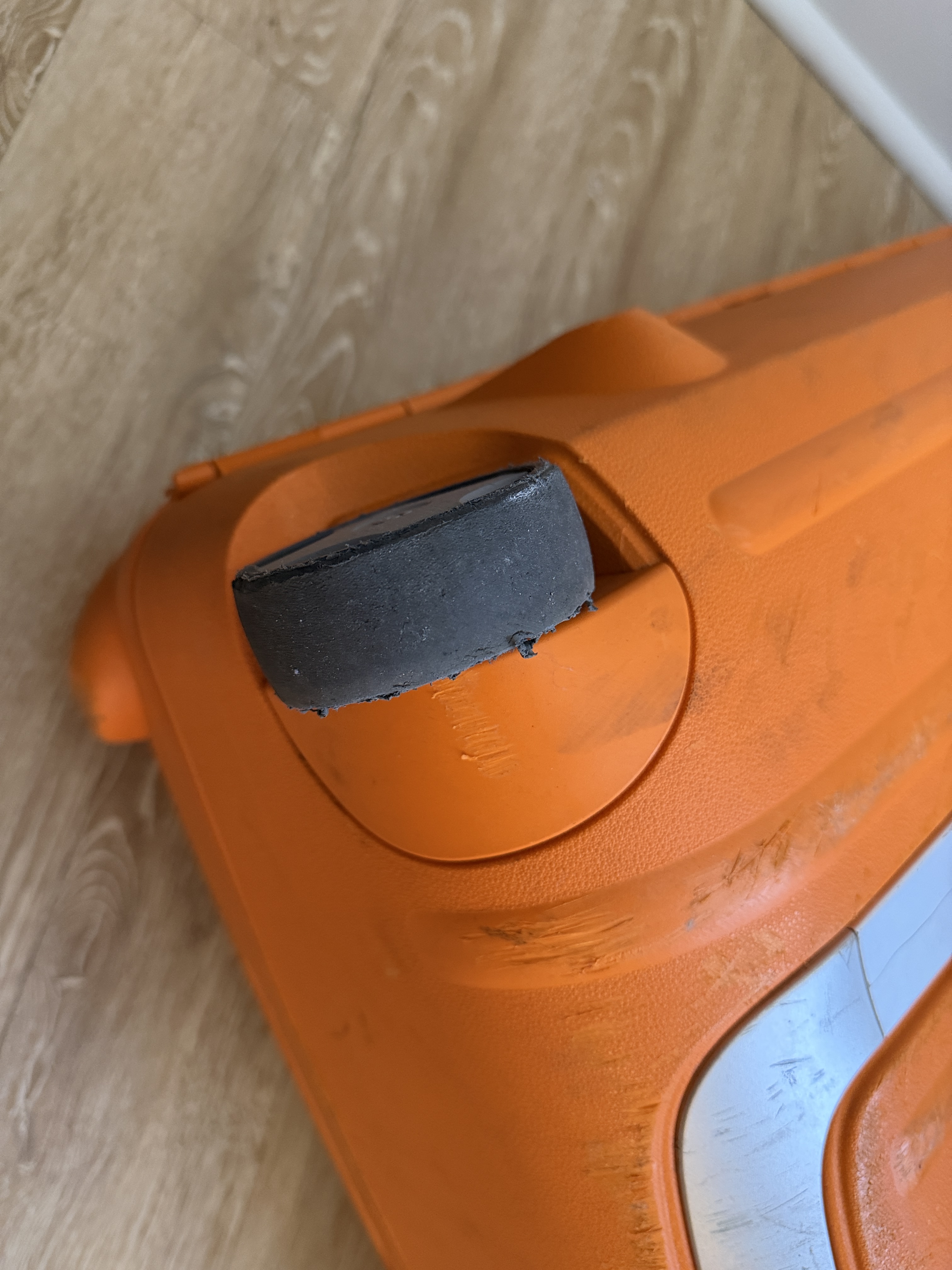 Samsonite Orange Hard Shell 26.5"x18"x8.5" Luggage – Durable Travel Luggage w/ 2 Wheels