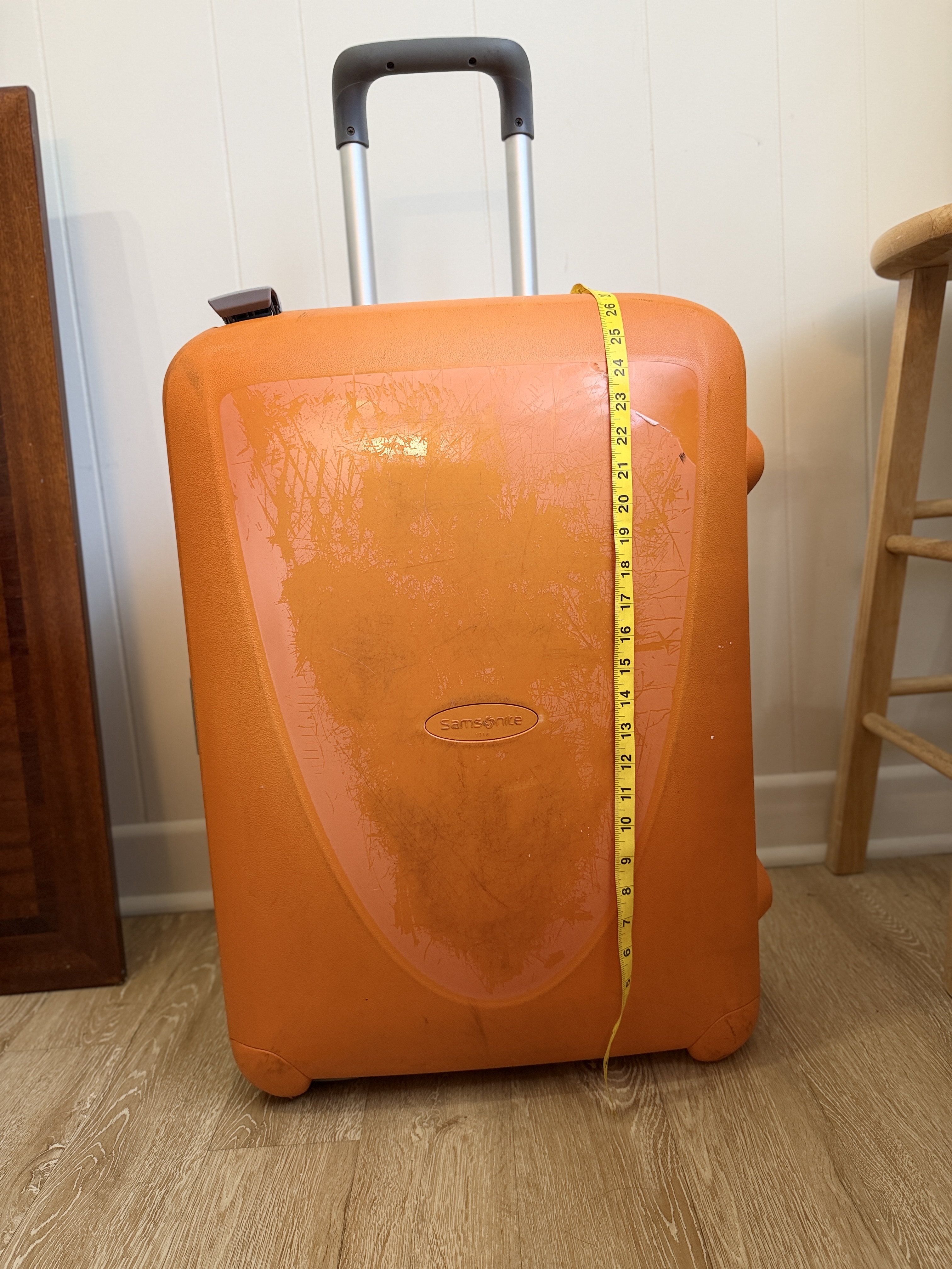 Samsonite Orange Hard Shell 26.5"x18"x8.5" Luggage – Durable Travel Luggage w/ 2 Wheels