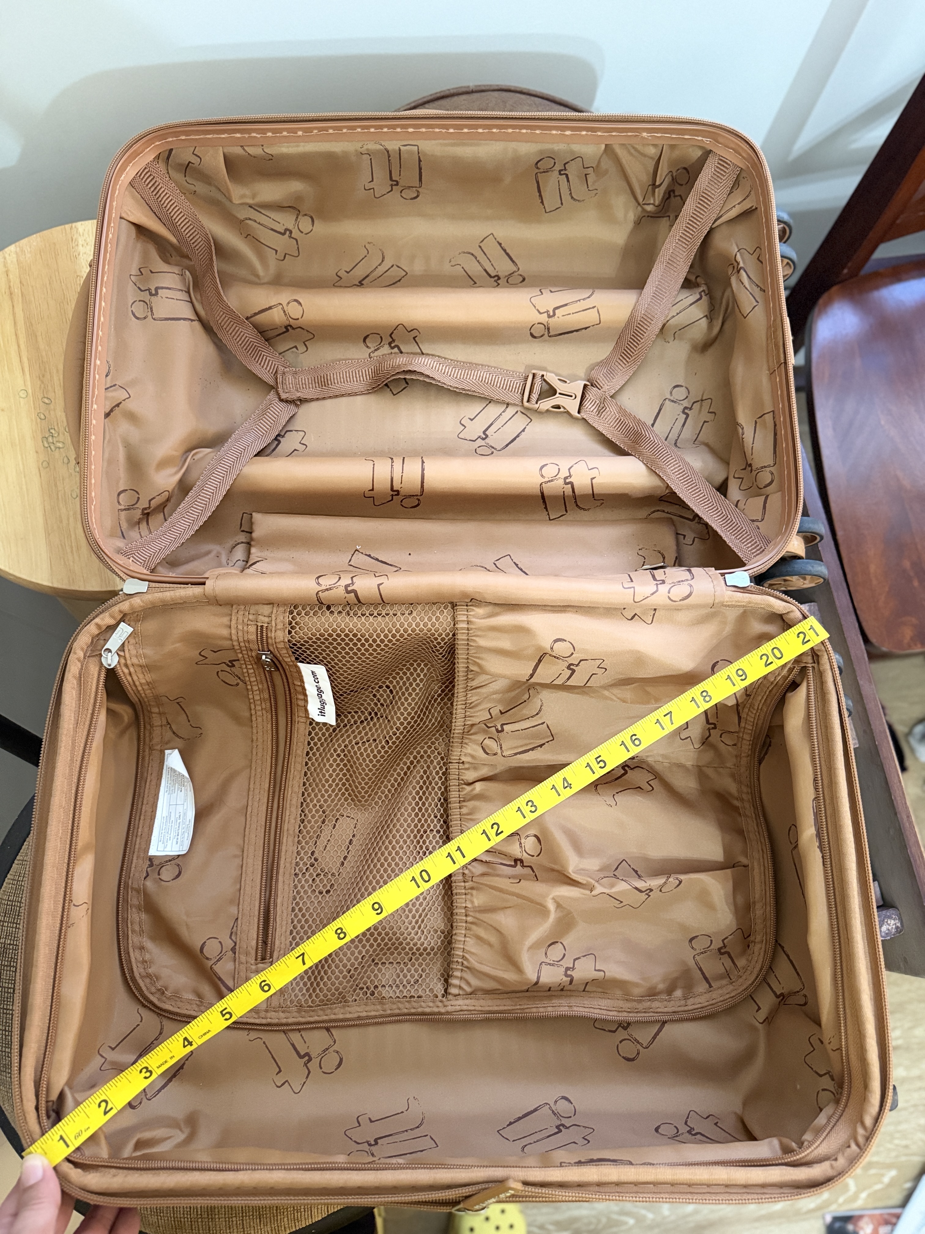 it Hard Shell Carry-On Suitcase – Spinner Wheels, Blue & Tan Travel Luggage