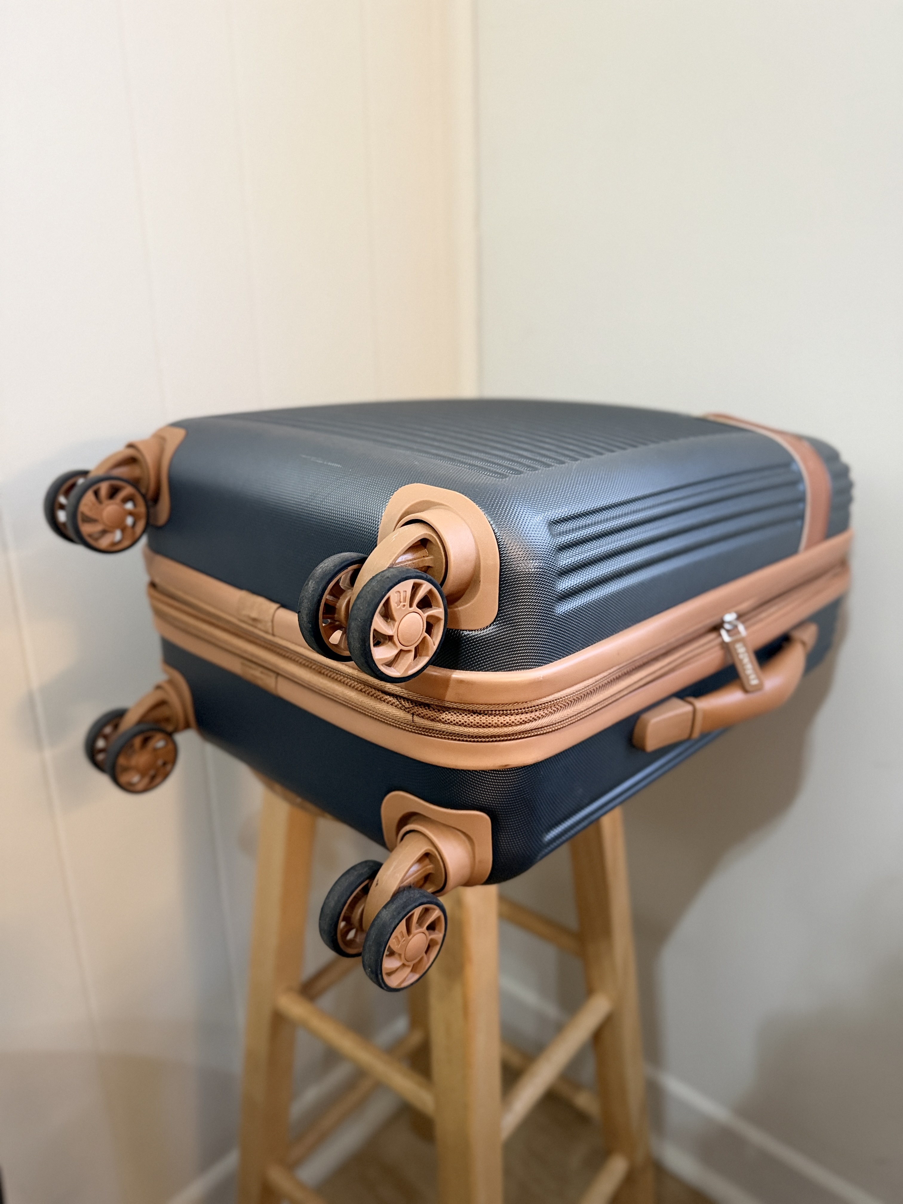 it Hard Shell Carry-On Suitcase – Spinner Wheels, Blue & Tan Travel Luggage