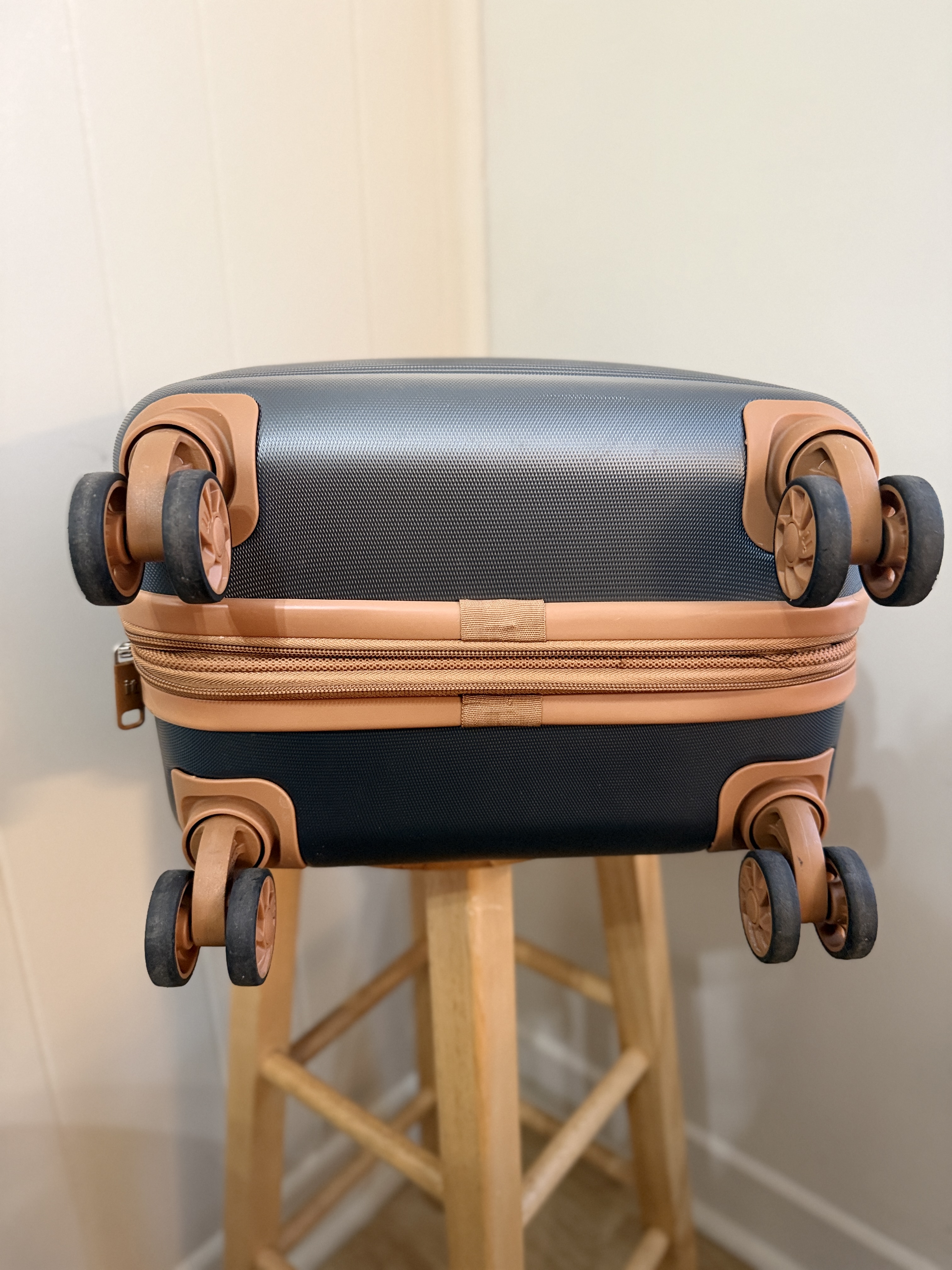 it Hard Shell Carry-On Suitcase – Spinner Wheels, Blue & Tan Travel Luggage