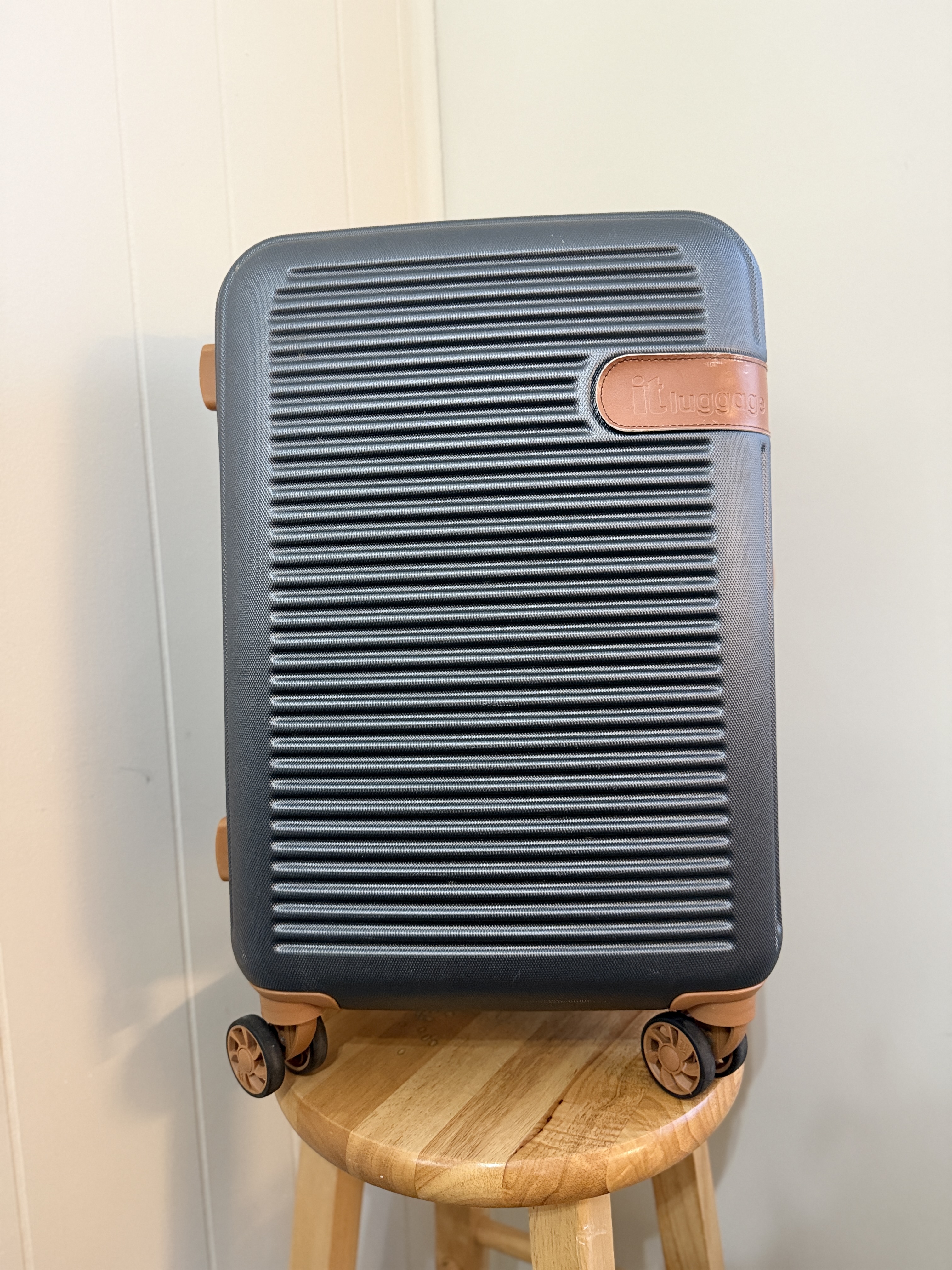 it Hard Shell Carry-On Suitcase – Spinner Wheels, Blue & Tan Travel Luggage