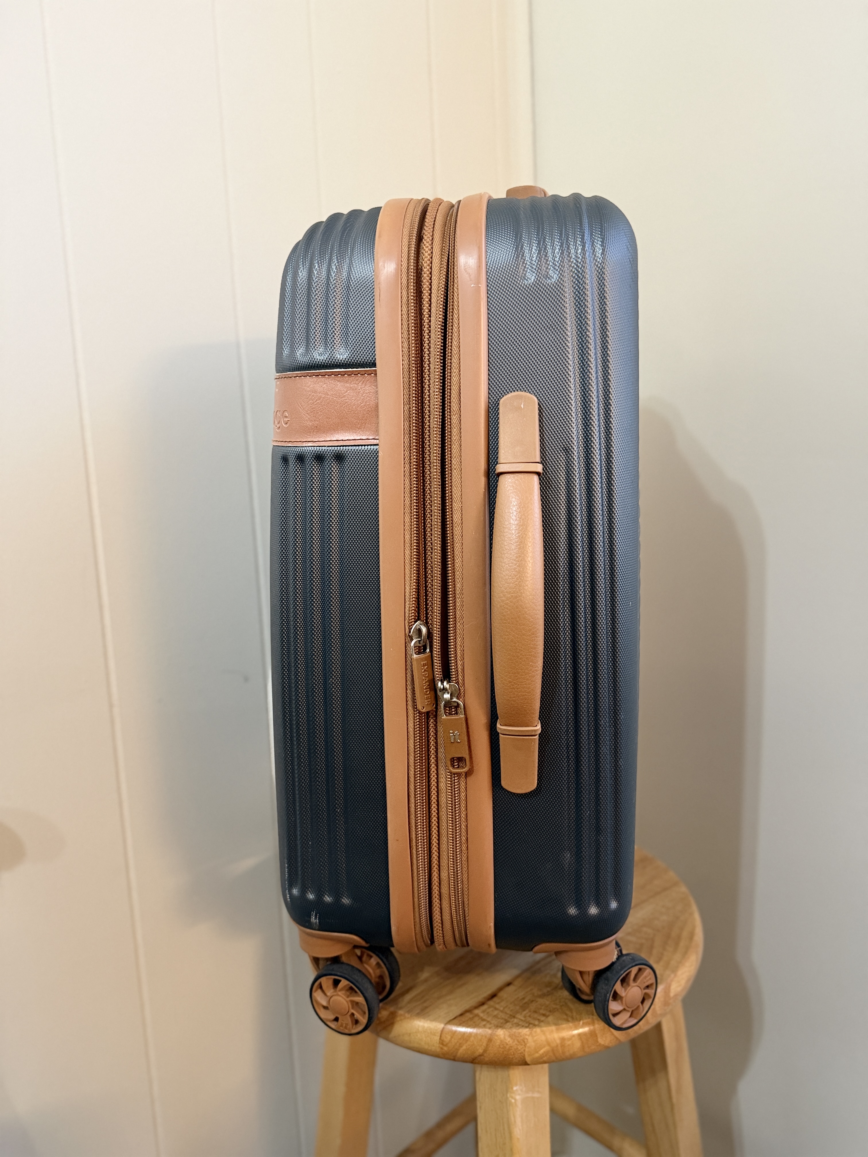 it Hard Shell Carry-On Suitcase – Spinner Wheels, Blue & Tan Travel Luggage