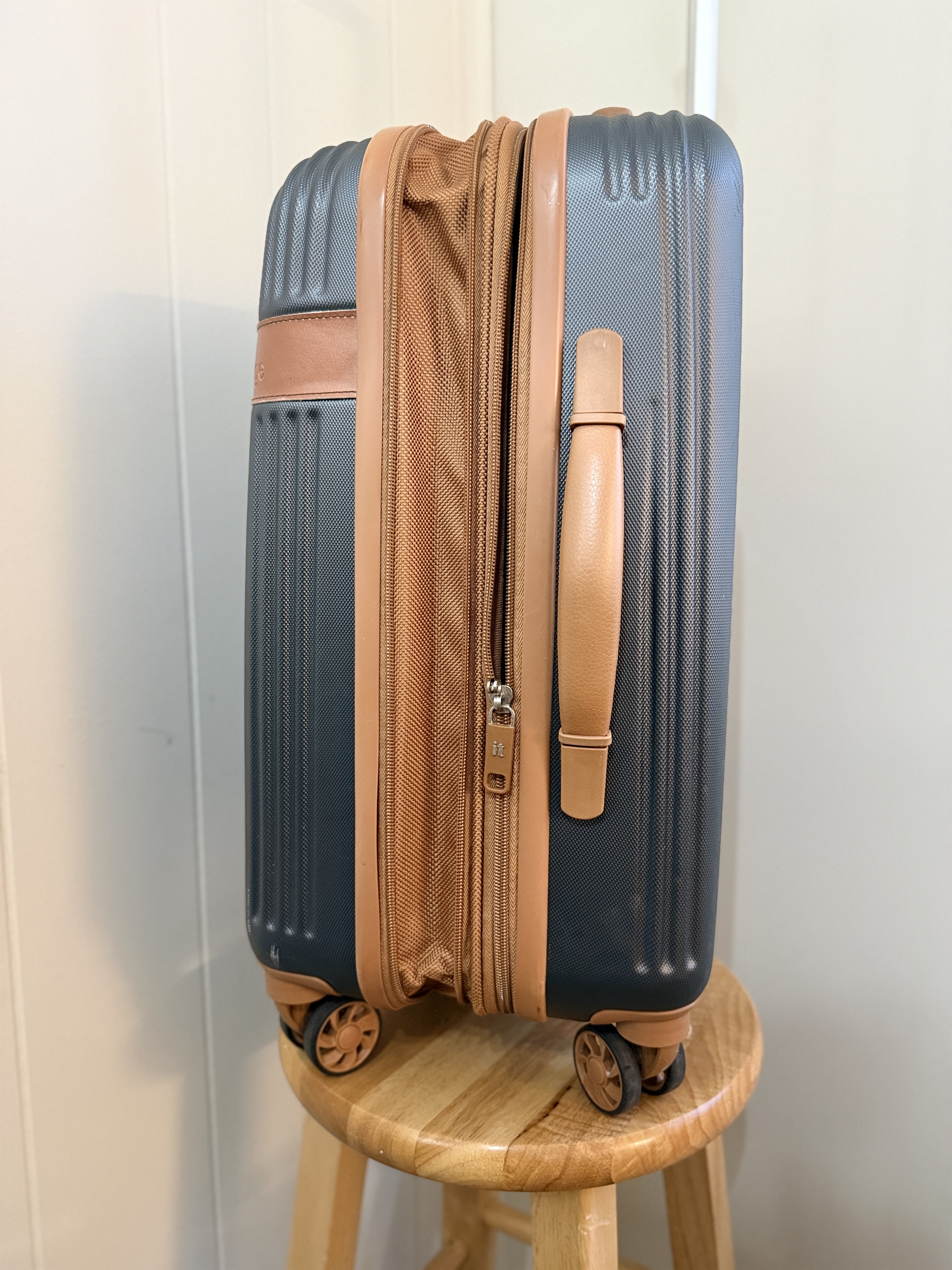 it Hard Shell Carry-On Suitcase – Spinner Wheels, Blue & Tan Travel Luggage