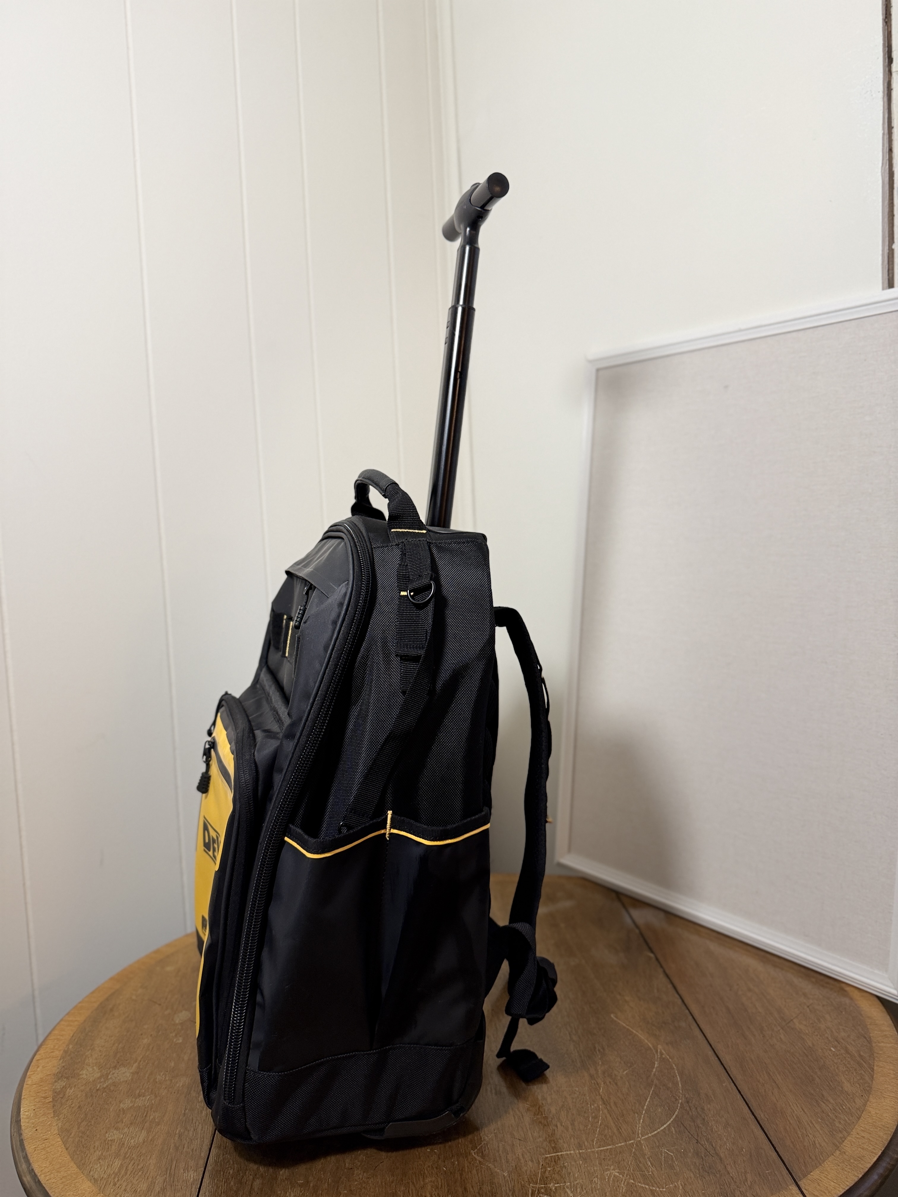 DeWalt Tool Backpack – Heavy Duty Contractor Bag – Water Resistant – Excellent Condition