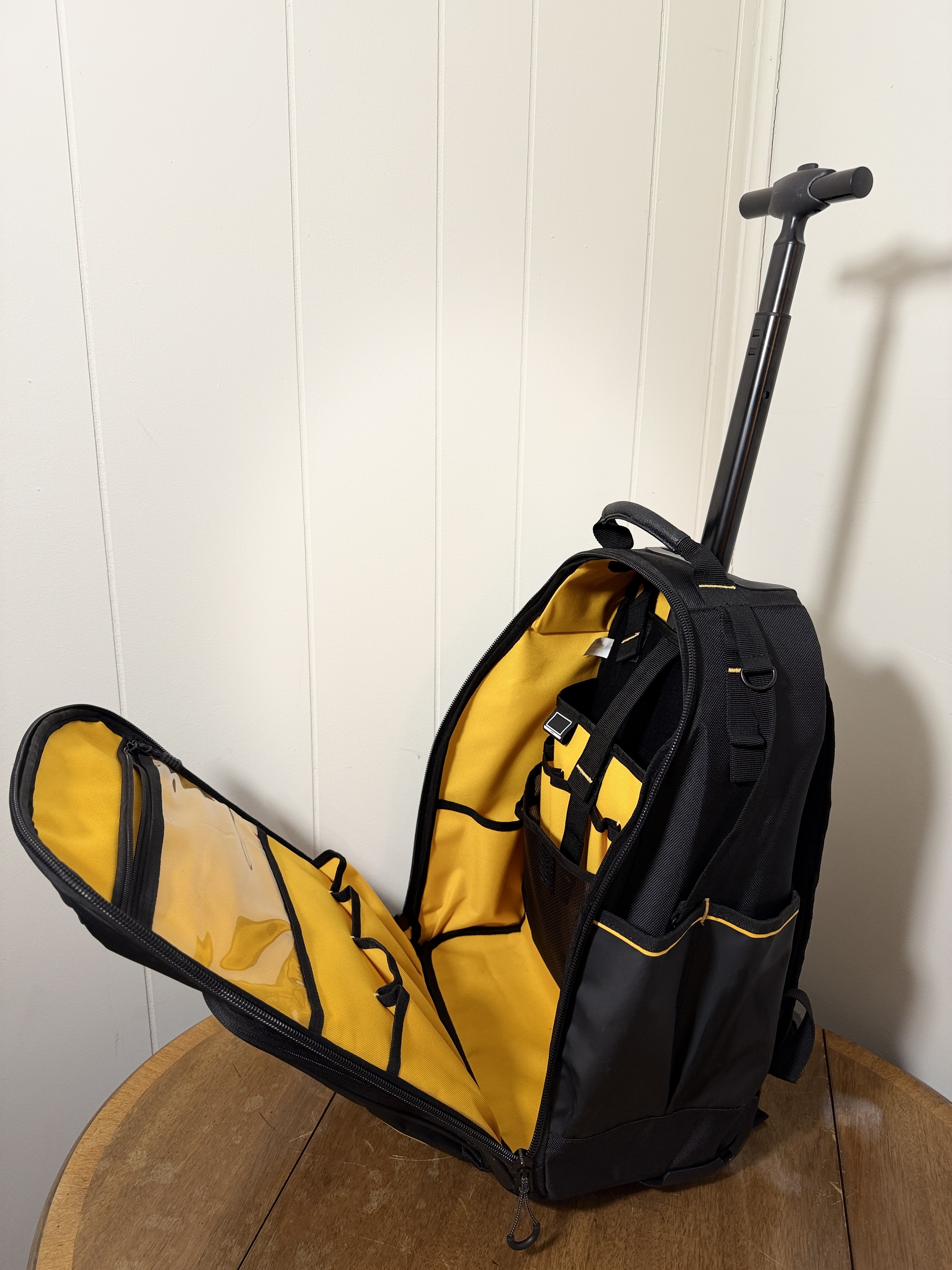 DeWalt Tool Backpack – Heavy Duty Contractor Bag – Water Resistant – Excellent Condition