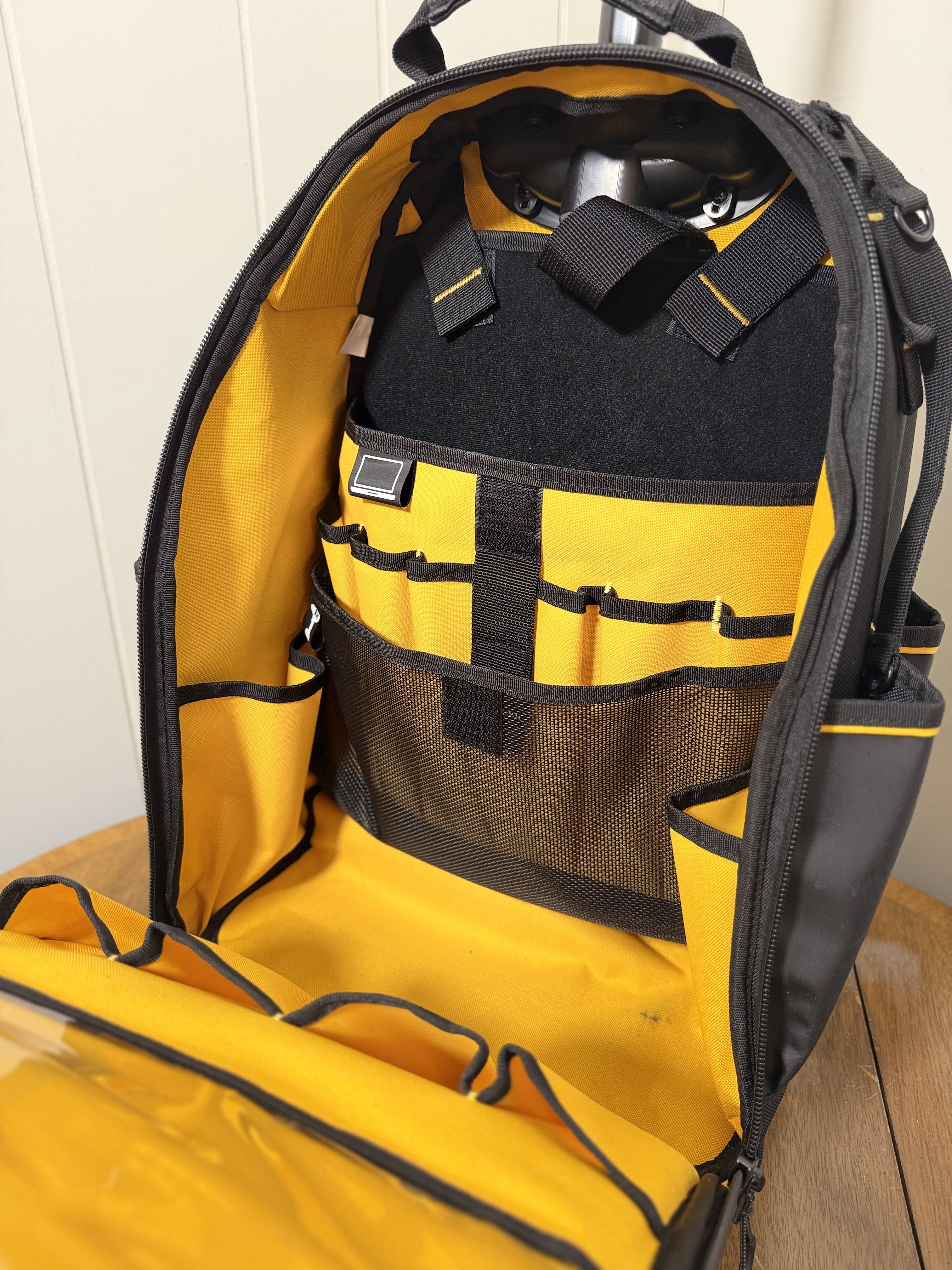 DeWalt Tool Backpack – Heavy Duty Contractor Bag – Water Resistant – Excellent Condition