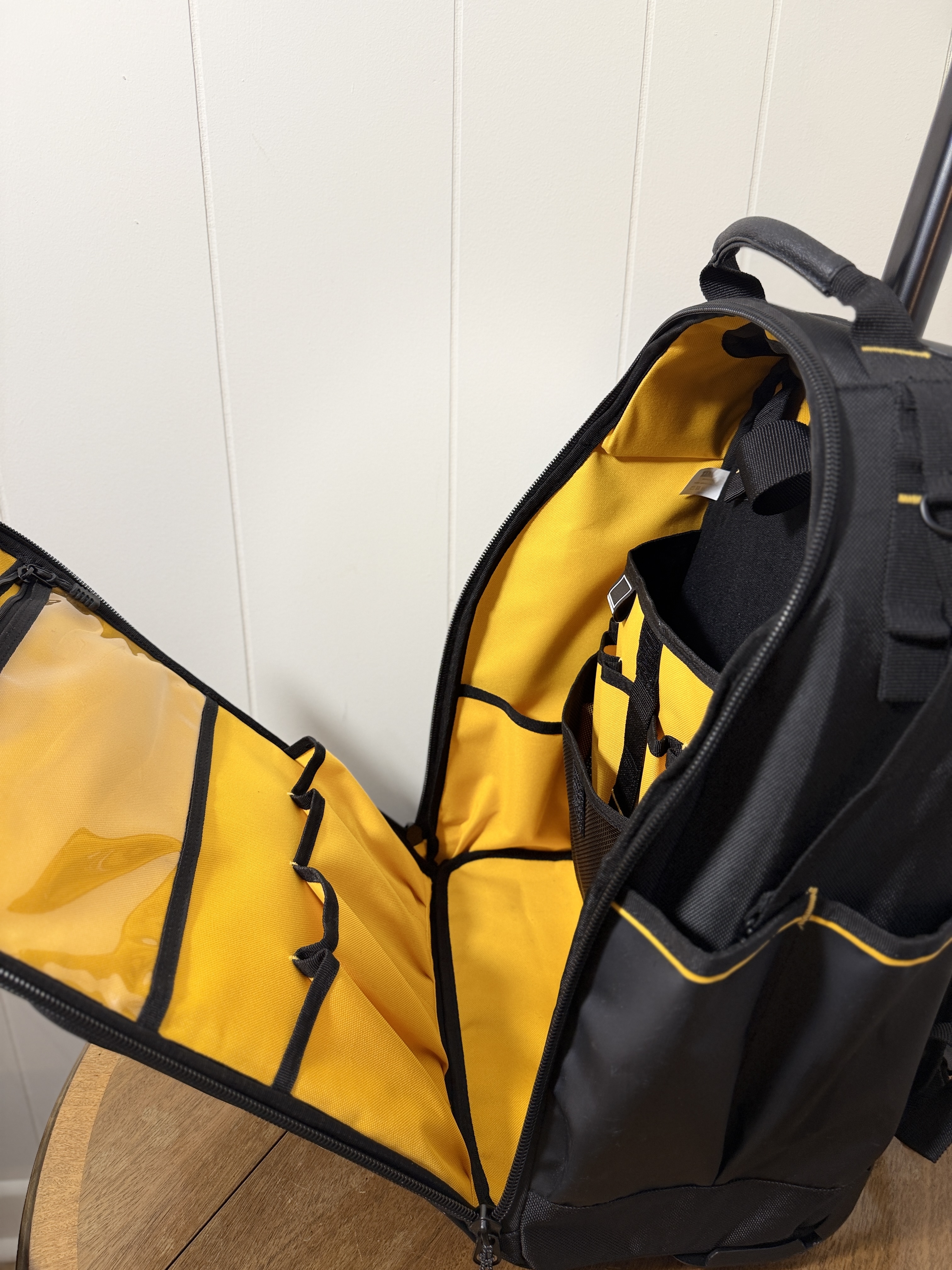 DeWalt Tool Backpack – Heavy Duty Contractor Bag – Water Resistant – Excellent Condition