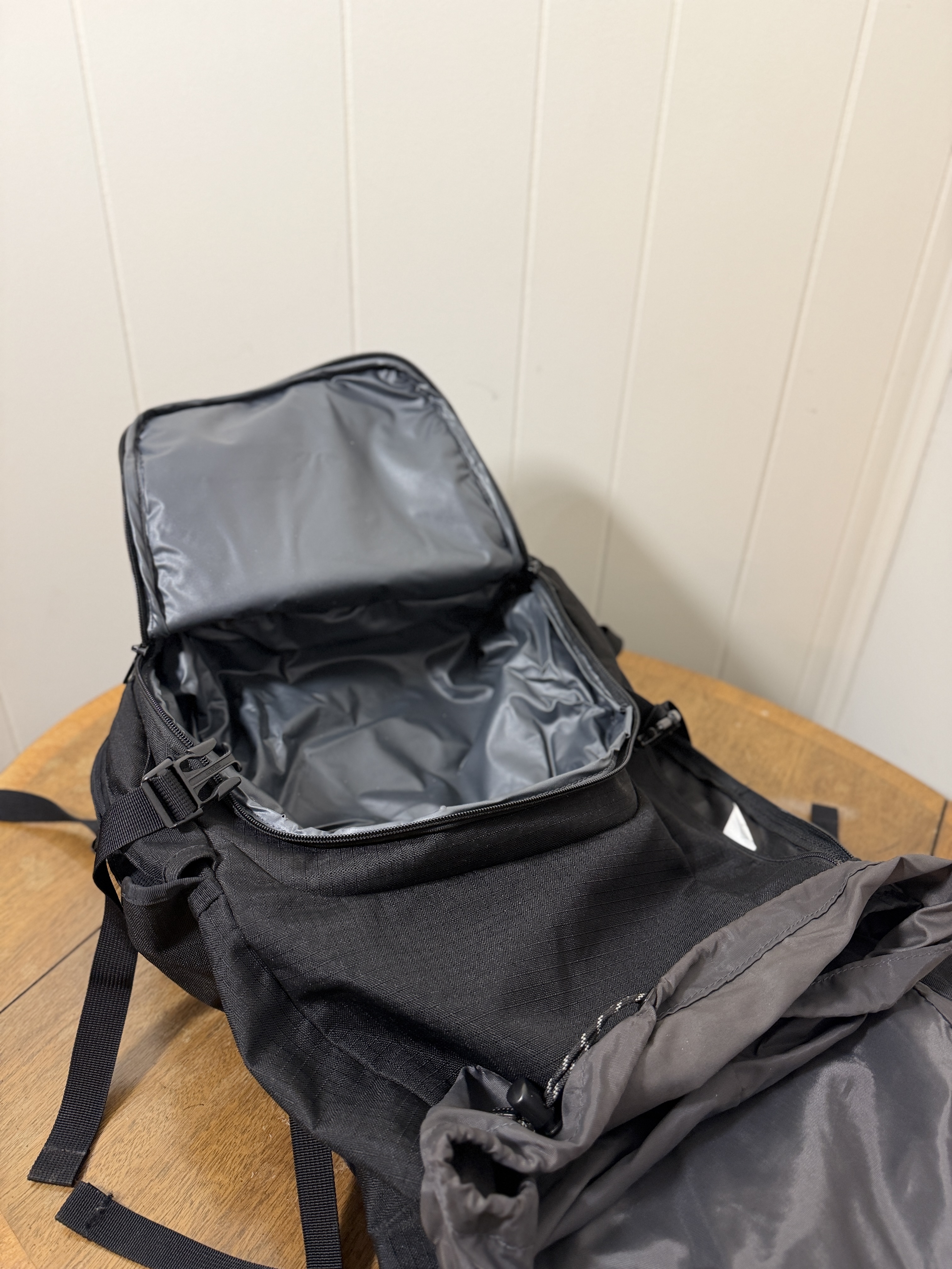 Dakine Backpack – Black Roll-Top Adventure Bag – Travel / School / Outdoor