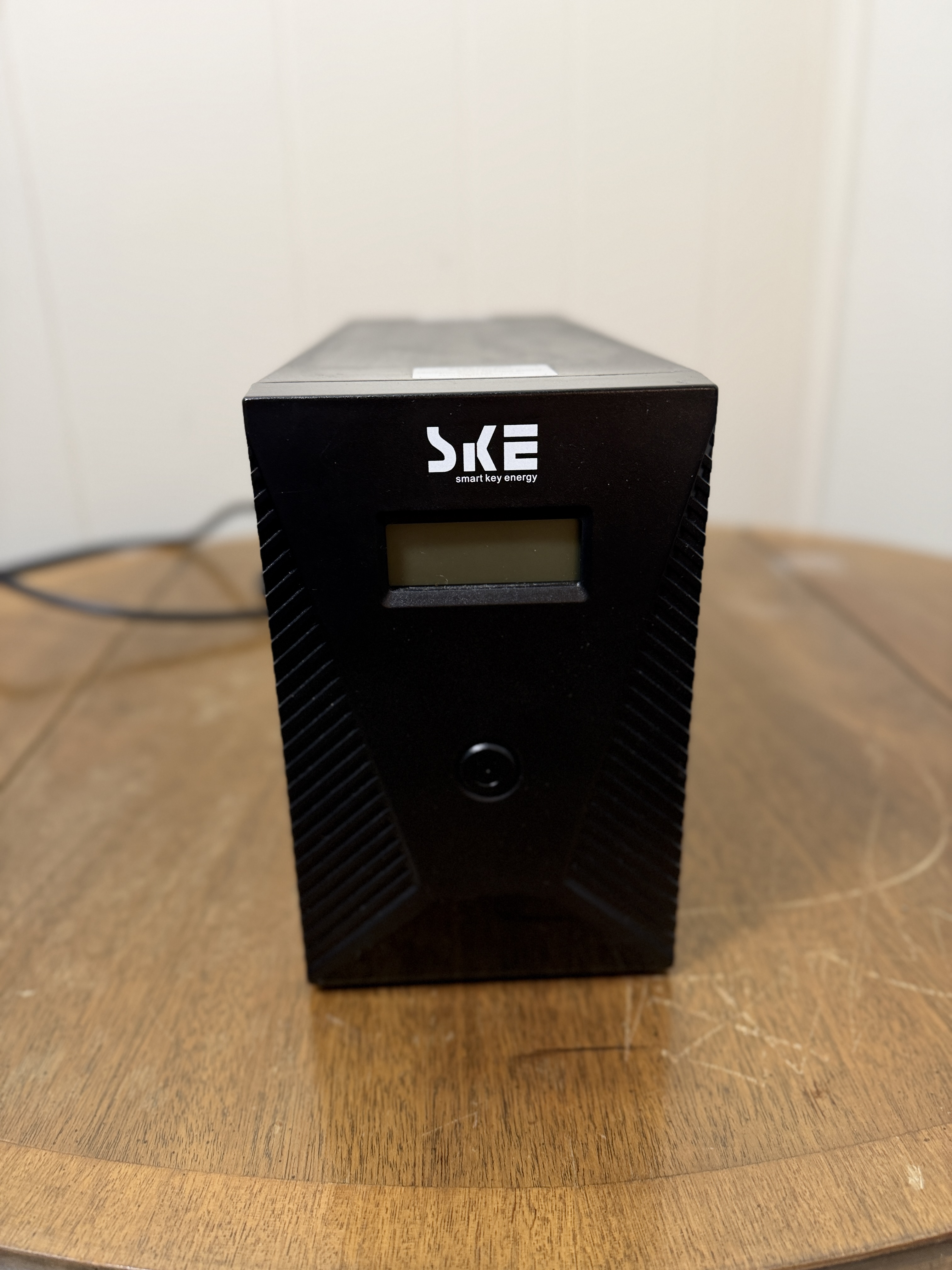 UPS Battery Backup (for parts) – SKE Smart Key Energy – Surge Protector / Power Backup