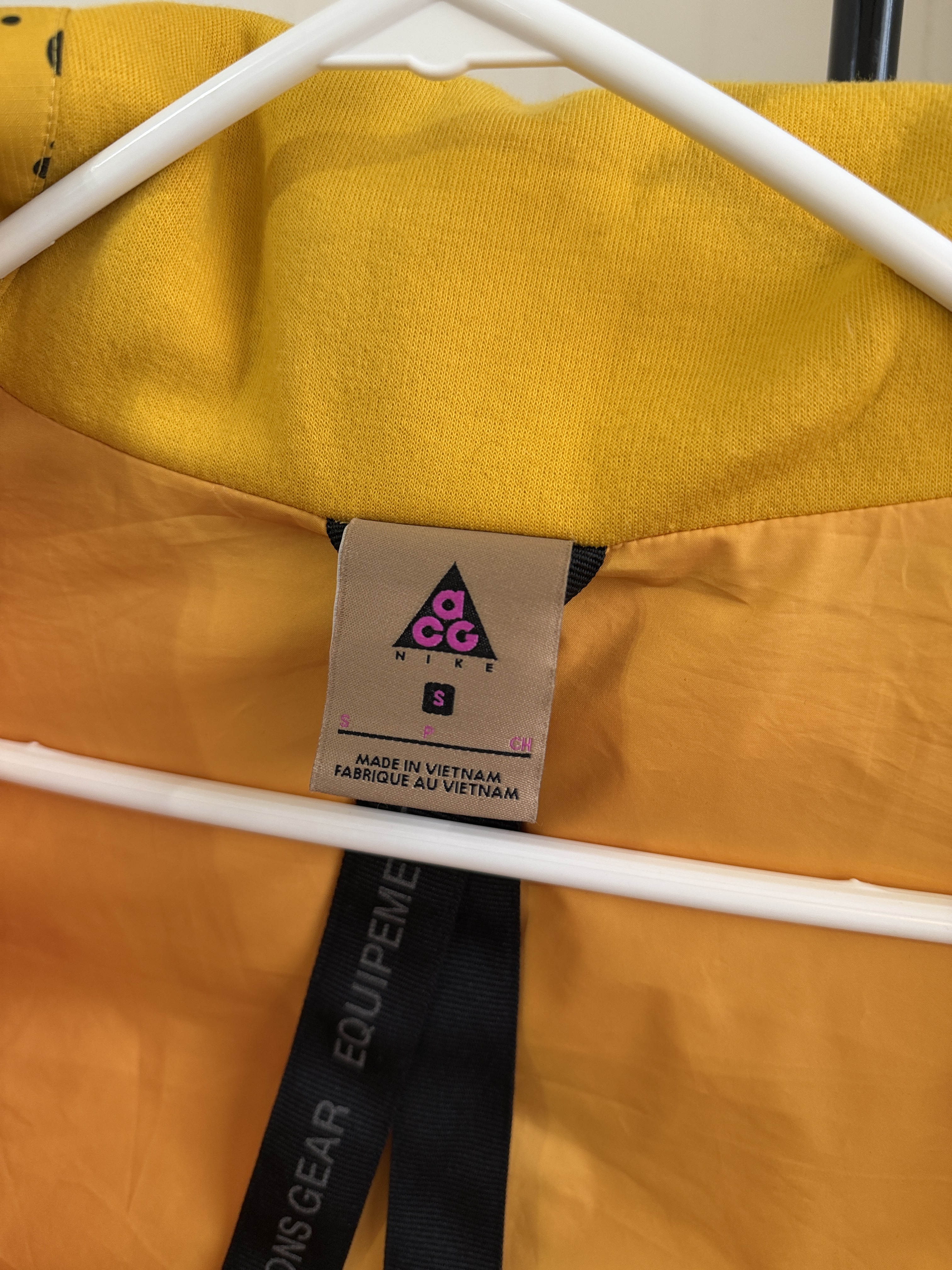 Authentic Nike NikeLab ACG Vest Gore-Tex Yellow & Black (All Conditions Gear) insulated puffer vest