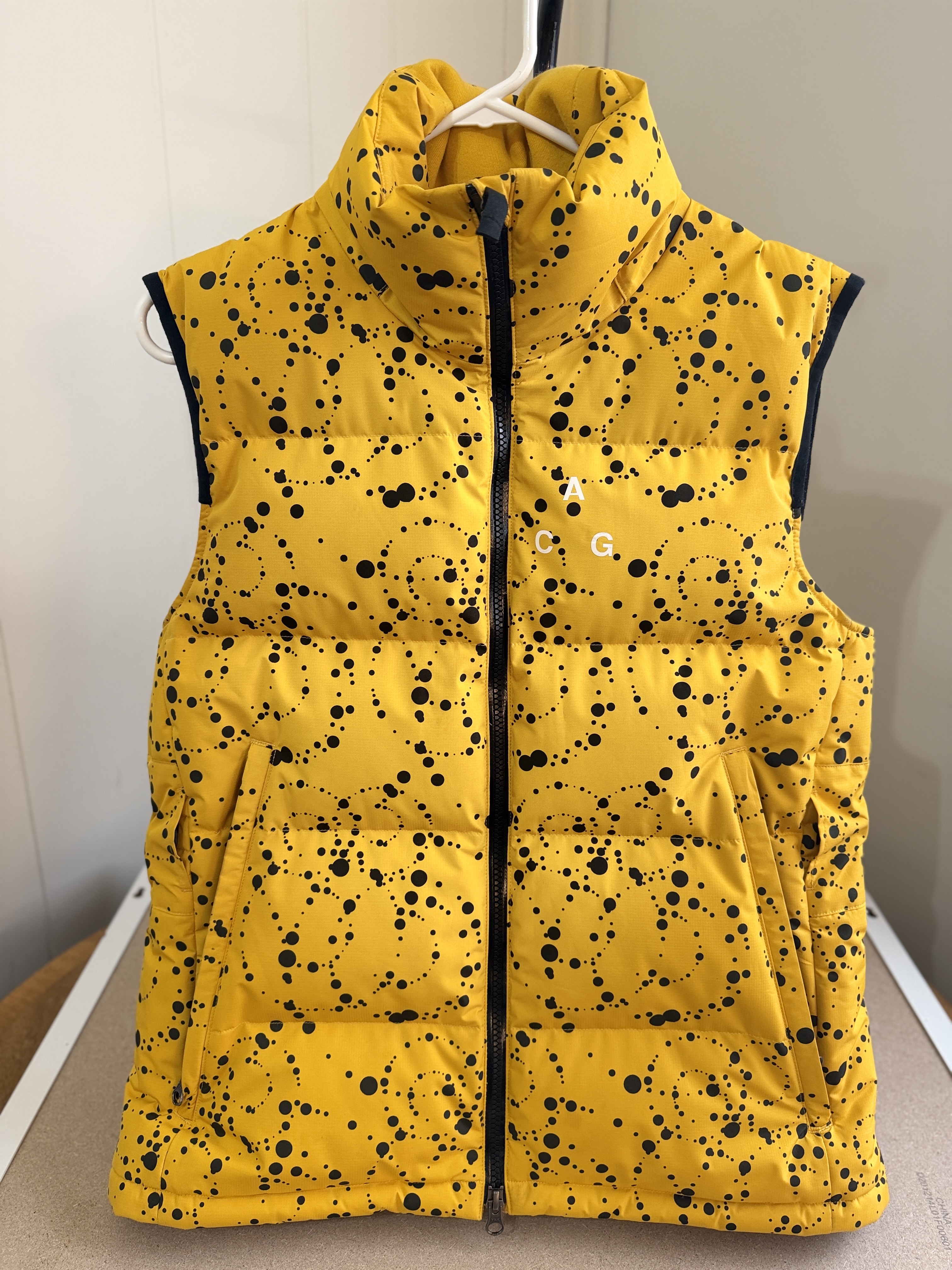Authentic Nike NikeLab ACG Vest Gore-Tex Yellow & Black (All Conditions Gear) insulated puffer vest