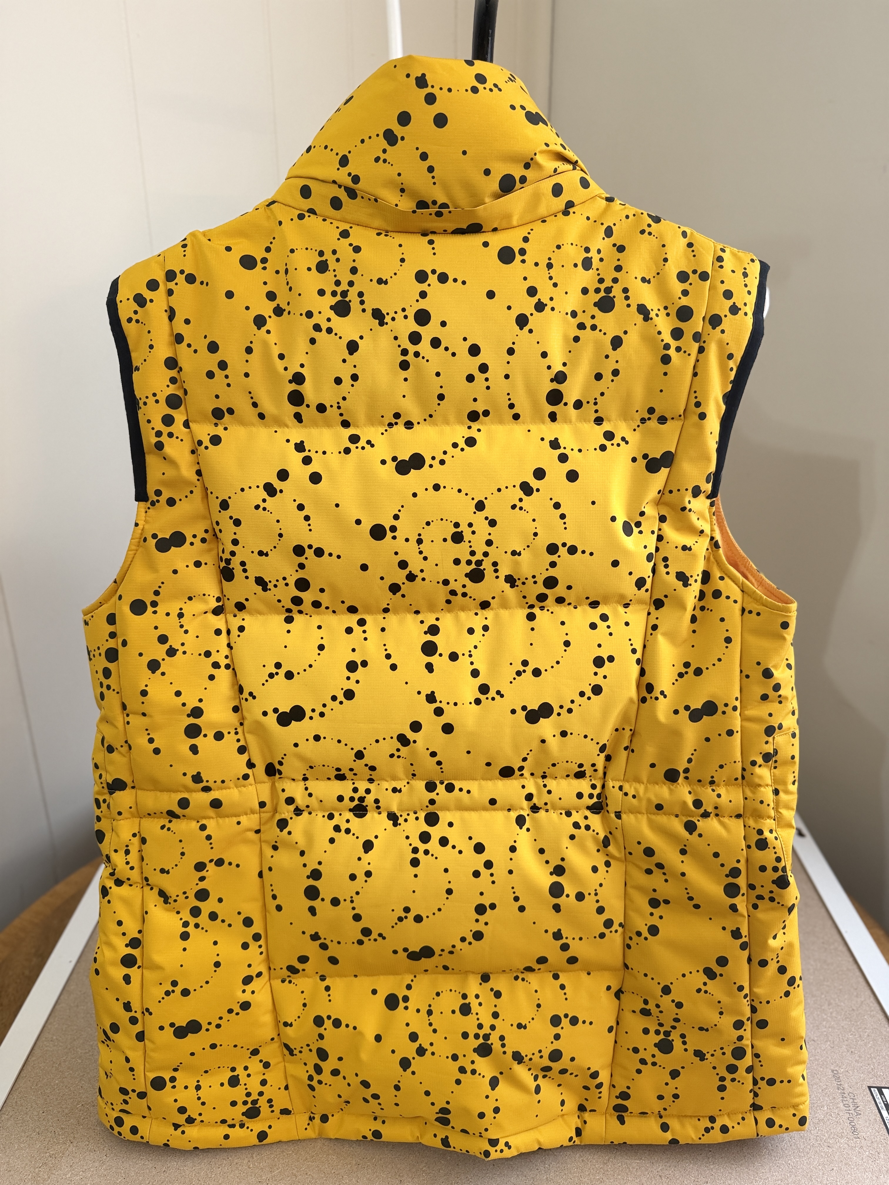 Authentic Nike NikeLab ACG Vest Gore-Tex Yellow & Black (All Conditions Gear) insulated puffer vest