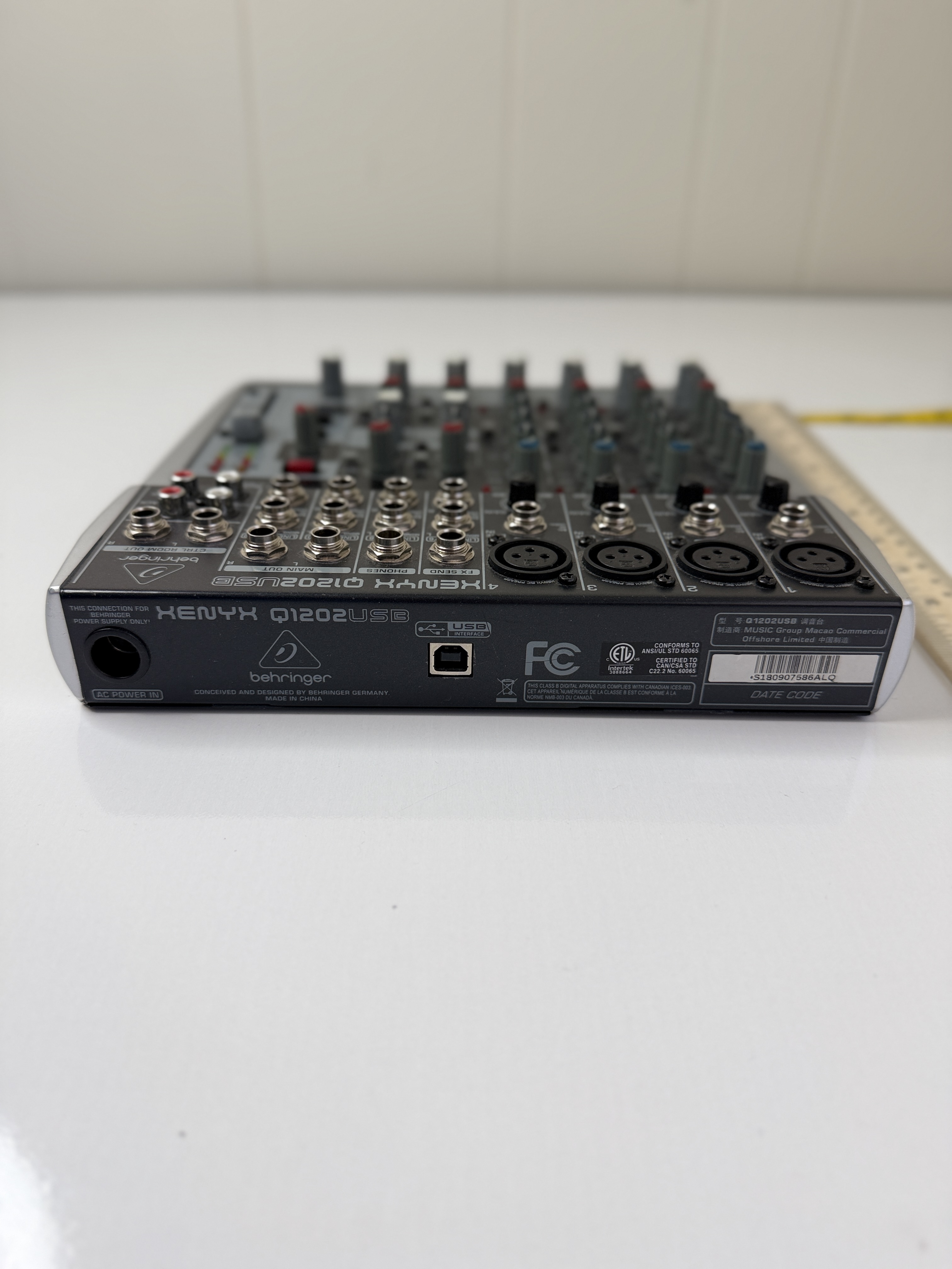 Behringer Xenyx Q1202USB Mixer 12-Input USB Audio Interface w/ FX & Phantom Power